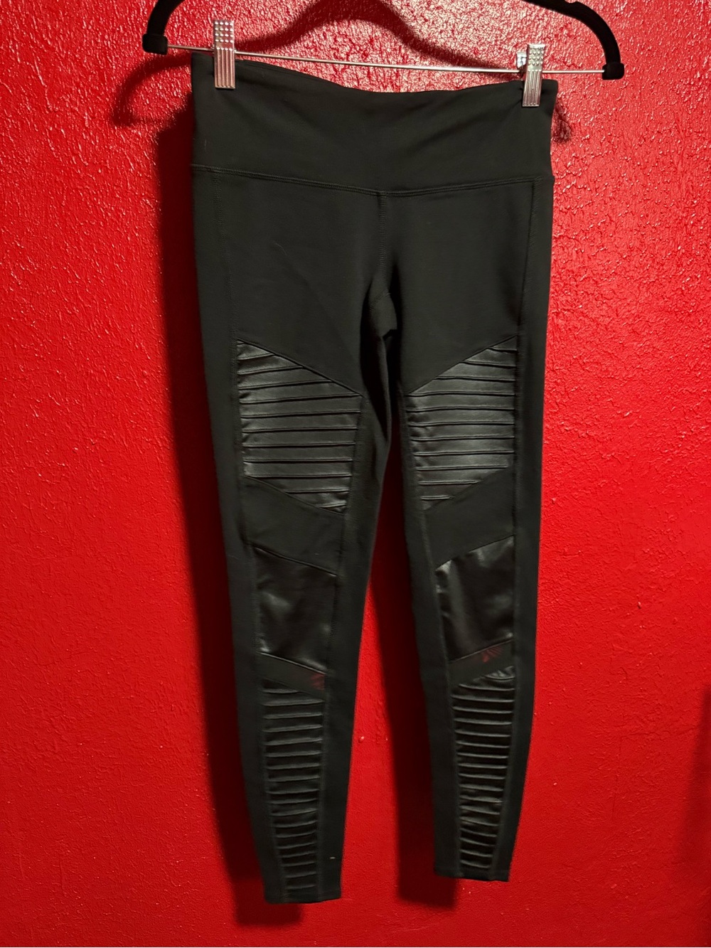 143. Preloved ALO Yoga Black High-Waist Leggings with White Logo